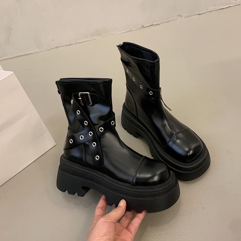 厚底　ブーツ メタル飾り付きショートブーツ