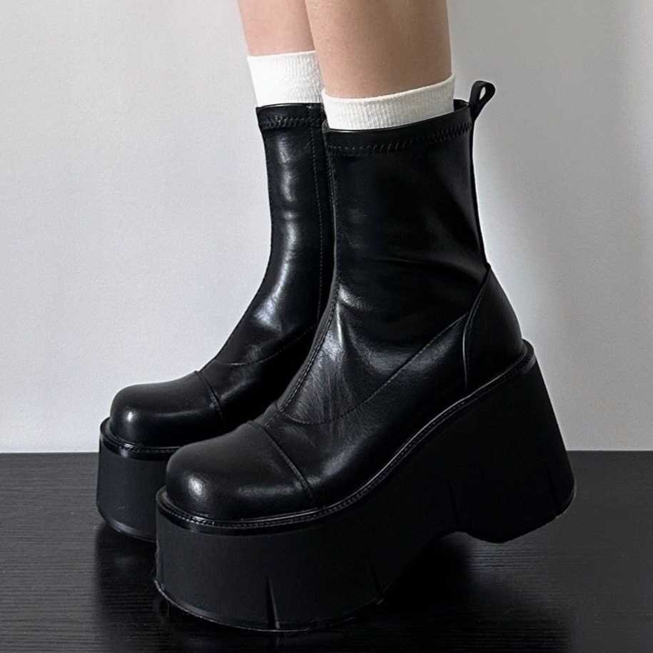 厚底　ブーツ ボリューム感のある厚底ストレッチブーツ