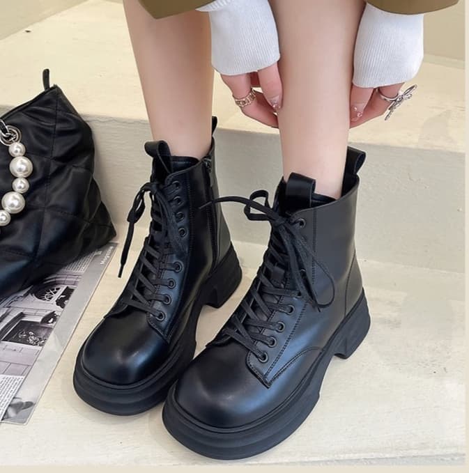 厚底 ブーツ クラシカル厚底編み上げショートブーツ