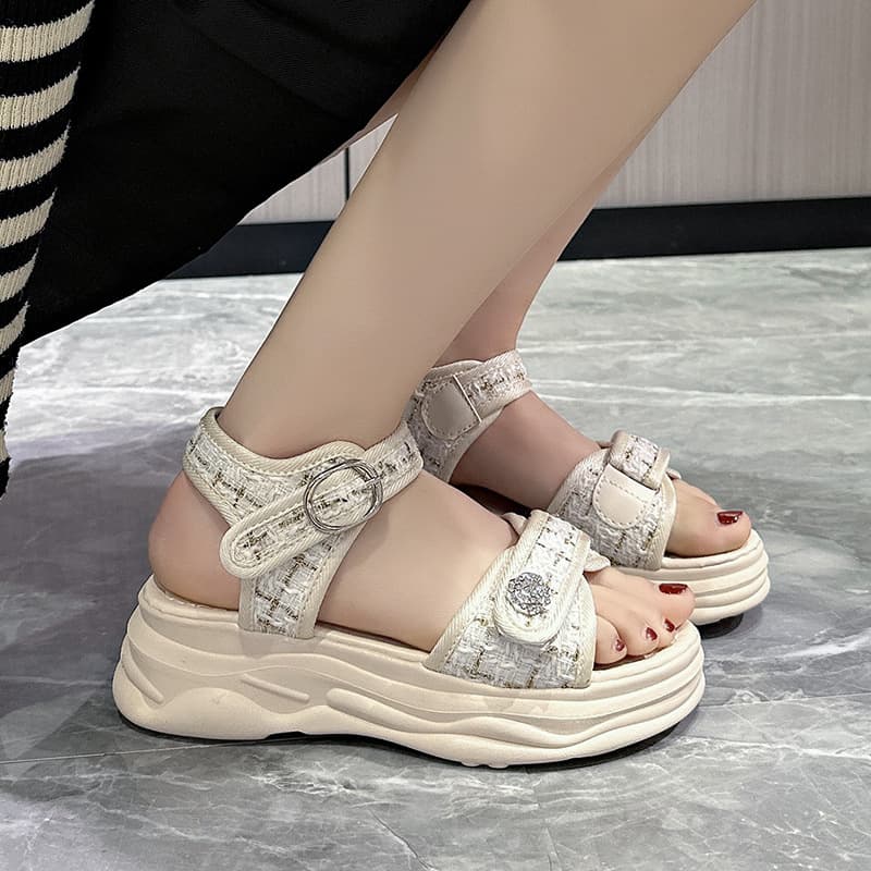 厚底 ブーツ 生成です